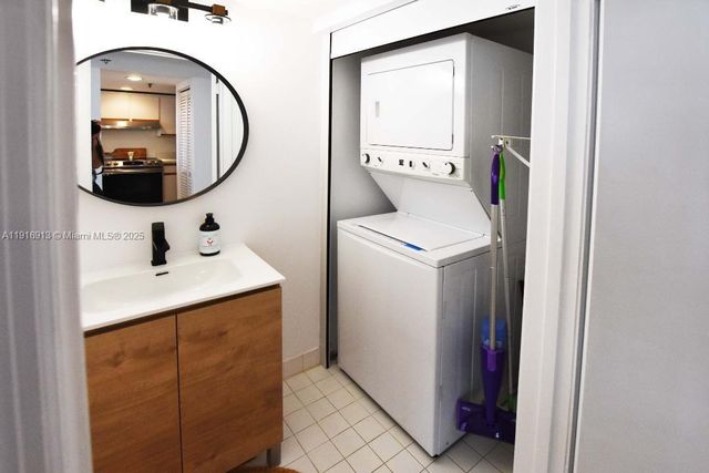 540 Brickell Key Dr 1120, Miami, FL 33131