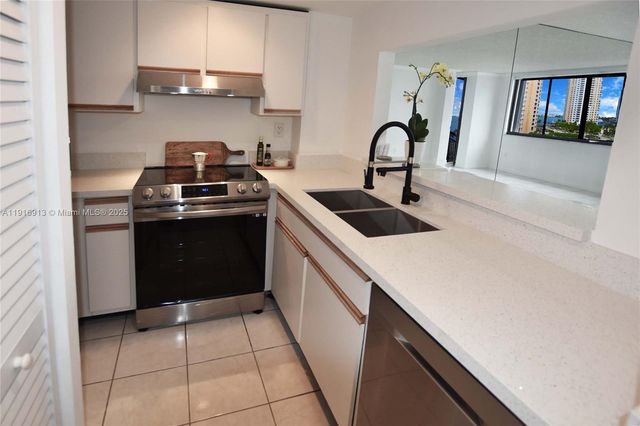 540 Brickell Key Dr 1120, Miami, FL 33131