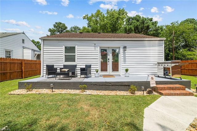 30 Davis ST, Portsmouth, VA 23702