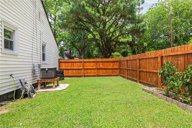 30 Davis ST, Portsmouth, VA 23702