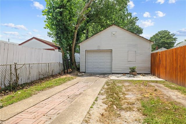 30 Davis ST, Portsmouth, VA 23702