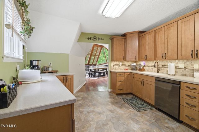 322 Easy Street, Bulls Gap, TN 37711