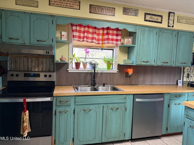 21480 Highway 603, Kiln, MS 39556