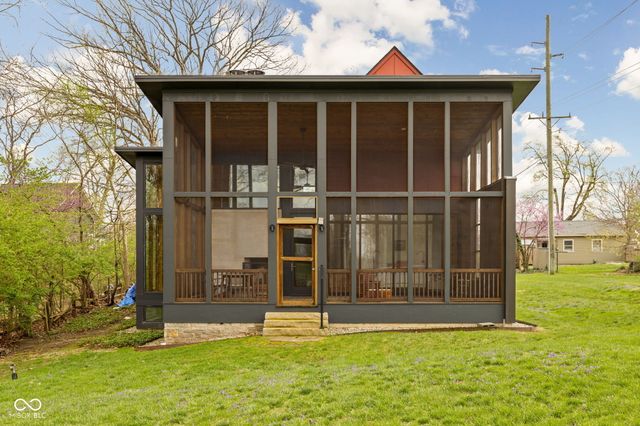 340 Fitch Place, Zionsville, IN 46077