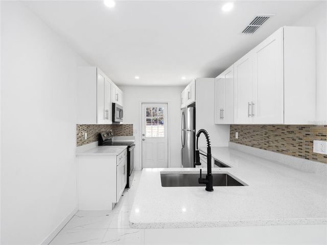 2500 MARLBORO STREET, Orlando, FL 32806