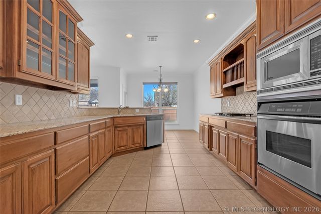 808 S Butternut Avenue, Broken Arrow, OK 74012