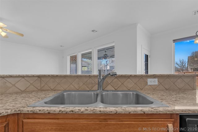 808 S Butternut Avenue, Broken Arrow, OK 74012