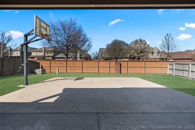 808 S Butternut Avenue, Broken Arrow, OK 74012