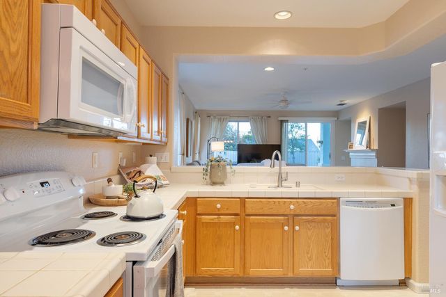 274 Red Mountain Dr, Cloverdale, CA 95425