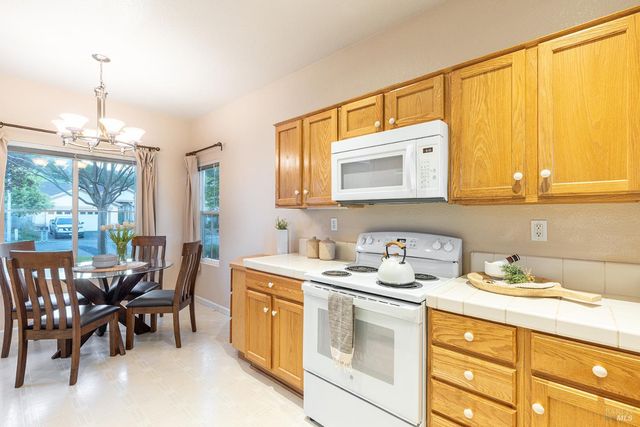 274 Red Mountain Dr, Cloverdale, CA 95425