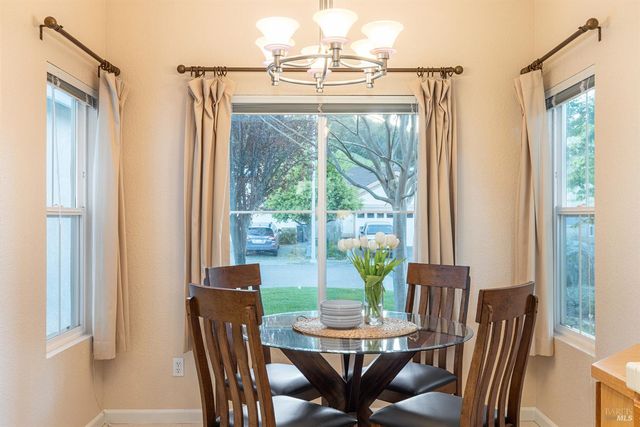 274 Red Mountain Dr, Cloverdale, CA 95425