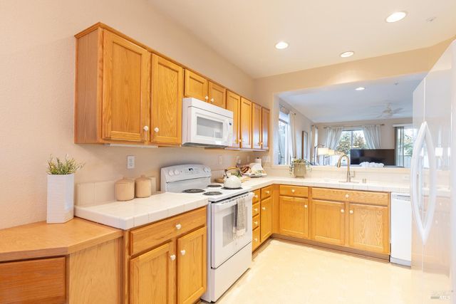 274 Red Mountain Dr, Cloverdale, CA 95425