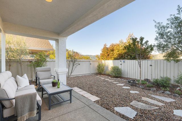 274 Red Mountain Dr, Cloverdale, CA 95425