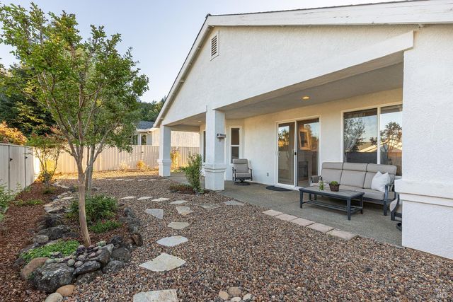 274 Red Mountain Dr, Cloverdale, CA 95425