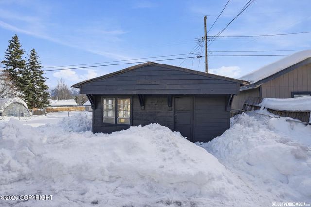 1415 Twining Drive, Anchorage, AK 99504