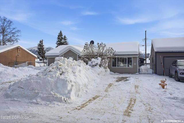 1415 Twining Drive, Anchorage, AK 99504