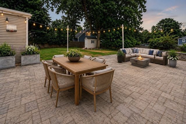 79 Grove St, Winchester, MA 01890