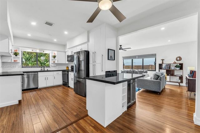 2220 SW 25th St, Miami, FL 33133