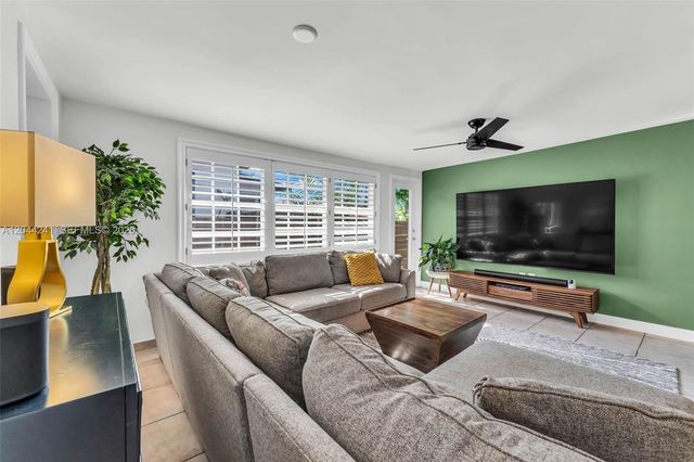 2220 SW 25th St, Miami, FL 33133