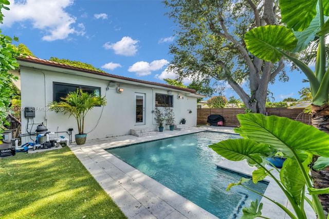 2220 SW 25th St, Miami, FL 33133