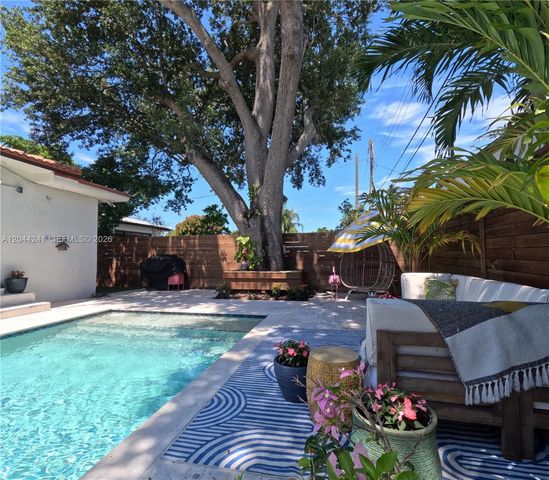 2220 SW 25th St, Miami, FL 33133