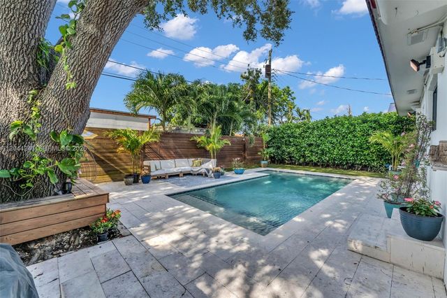 2220 SW 25th St, Miami, FL 33133