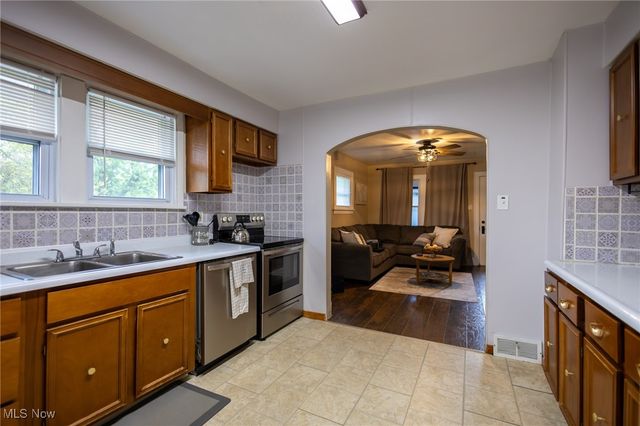 2179 Glenmount Avenue, Akron, OH 44319