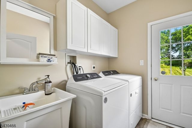 9 Steeplechase Lane, Franklin Twp., NJ 08802
