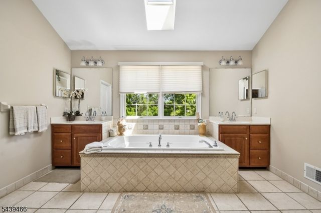 9 Steeplechase Lane, Franklin Twp., NJ 08802