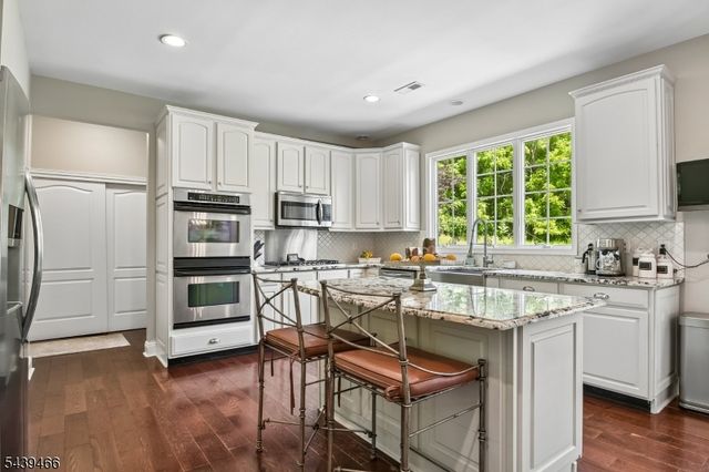 9 Steeplechase Lane, Franklin Twp., NJ 08802