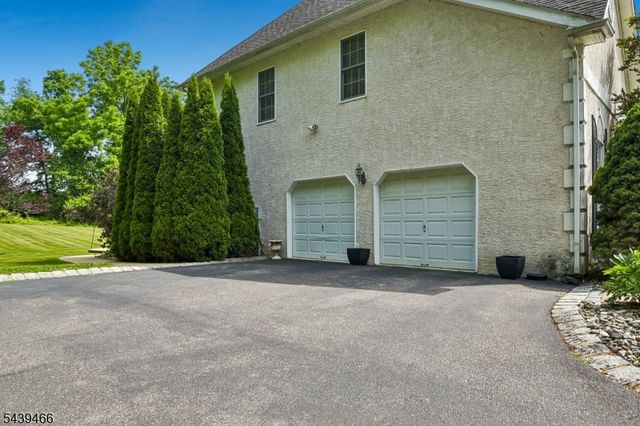 9 Steeplechase Lane, Franklin Twp., NJ 08802