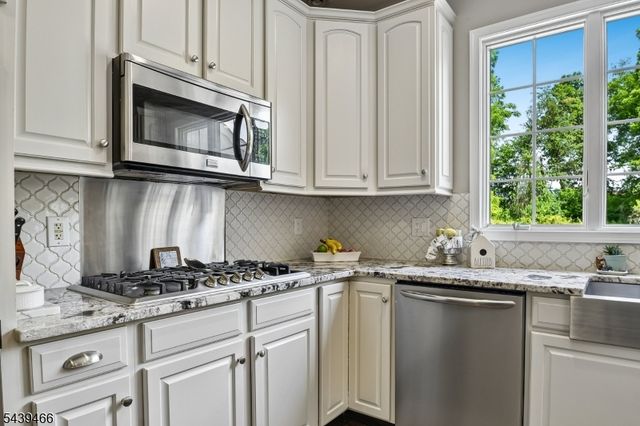 9 Steeplechase Lane, Franklin Twp., NJ 08802