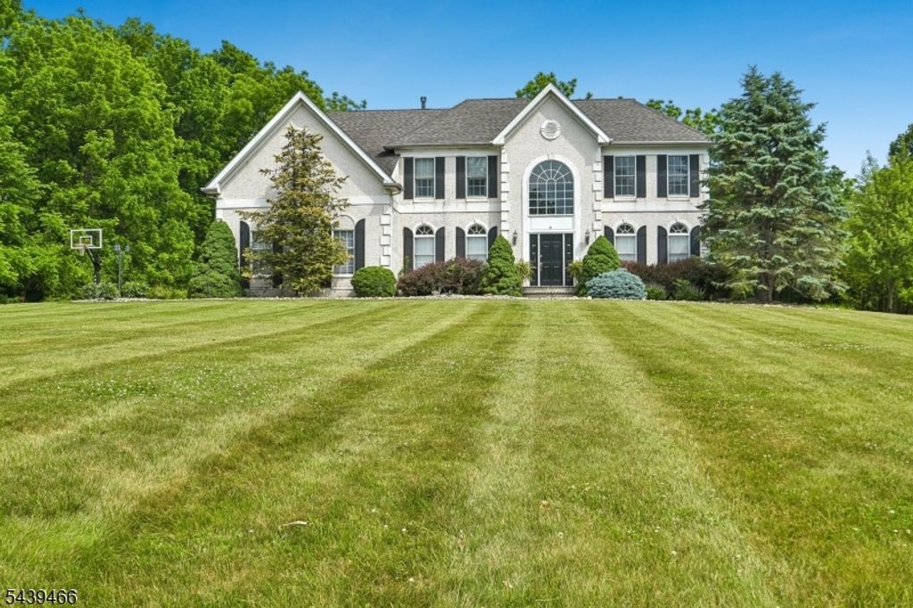 9 Steeplechase Lane, Franklin Twp., NJ 08802