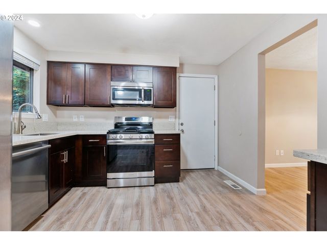 3139 Sw FREEMAN St, Portland, OR 97219