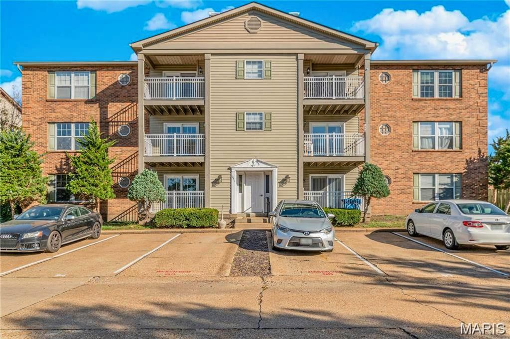 651 Green Jade Drive G, Fenton, MO 63026