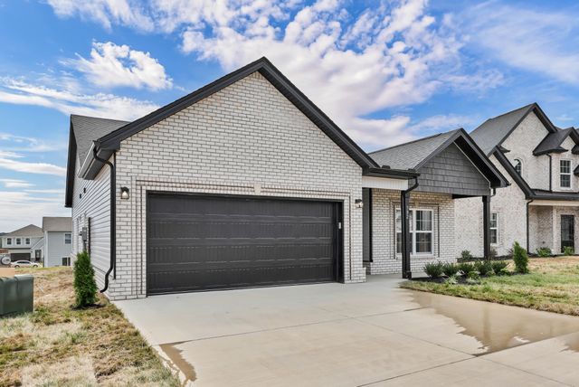 382 Kingland Ln, Clarksville, TN 37043