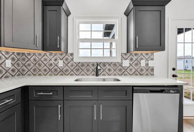 382 Kingland Ln, Clarksville, TN 37043