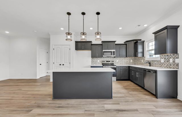 382 Kingland Ln, Clarksville, TN 37043