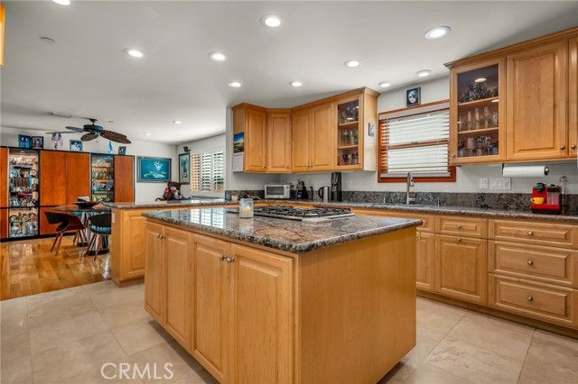 236 8th St, Seal Beach, CA 90740