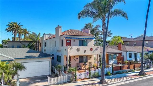 236 8th St, Seal Beach, CA 90740