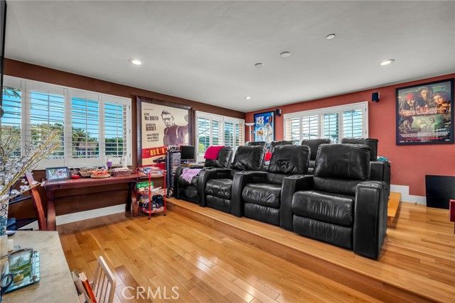 236 8th St, Seal Beach, CA 90740