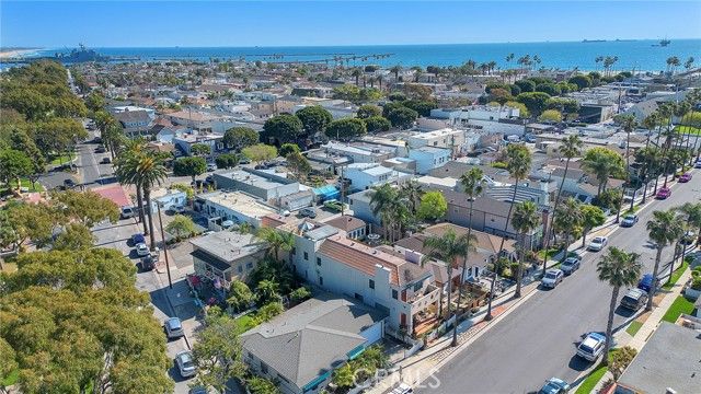236 8th St, Seal Beach, CA 90740