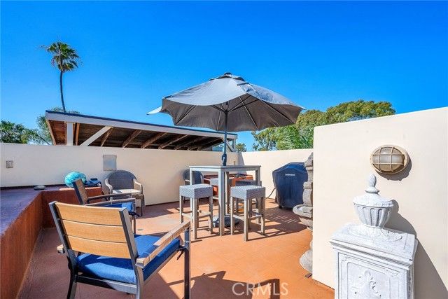 236 8th St, Seal Beach, CA 90740