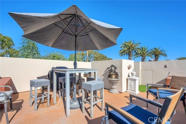 236 8th St, Seal Beach, CA 90740