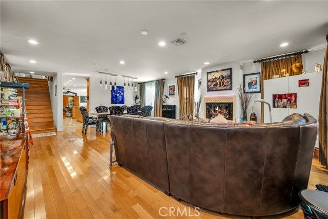 236 8th St, Seal Beach, CA 90740