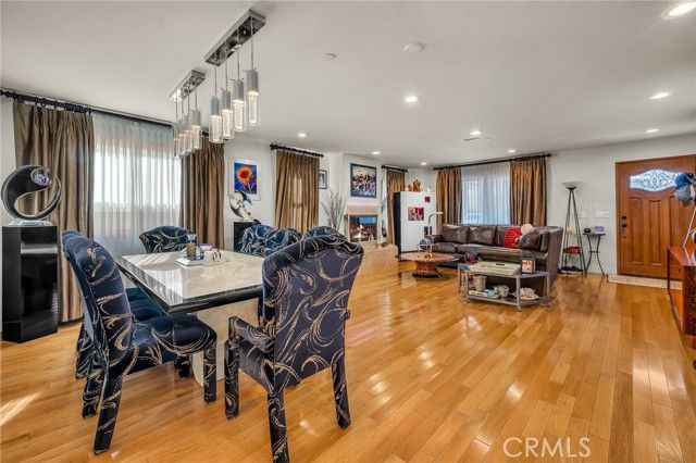 236 8th St, Seal Beach, CA 90740