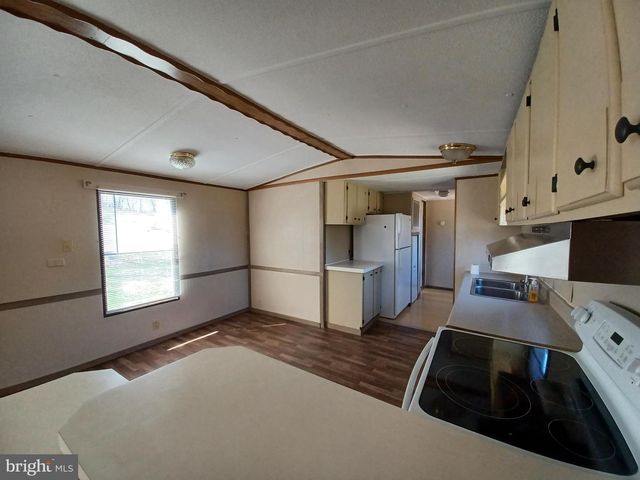 740 EMERSON DR, Falling Waters, WV 25419