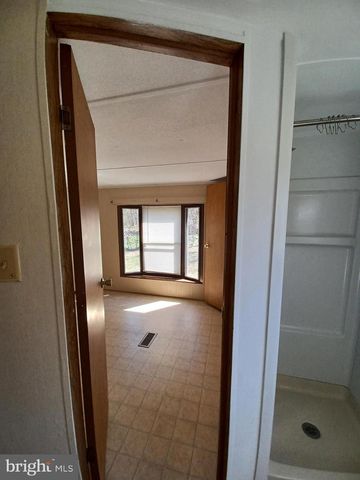 740 EMERSON DR, Falling Waters, WV 25419