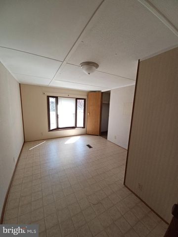 740 EMERSON DR, Falling Waters, WV 25419