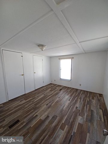 740 EMERSON DR, Falling Waters, WV 25419